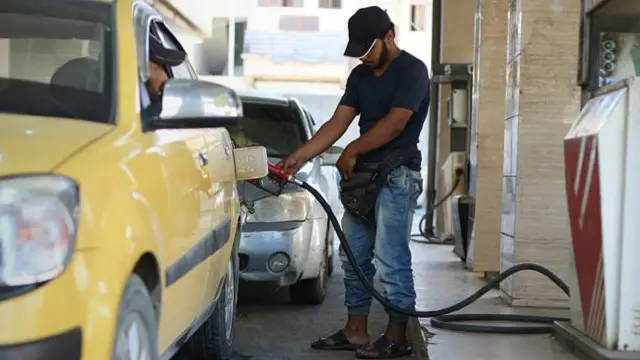 ممارسة الحياة اليومية - شراء وقود للسيارة