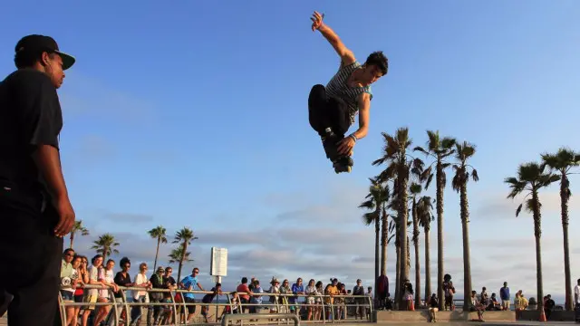 Montando patineta en Los Ángeles