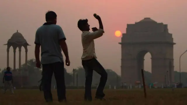 Jugando en un parque en Delhi