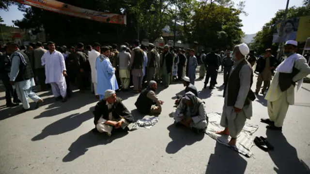 بیځایه شوې کورنۍ وايي دوی د سرپناه نه درلودلو له امله نشي کولای ورسره شوې مرستې وکاروي.