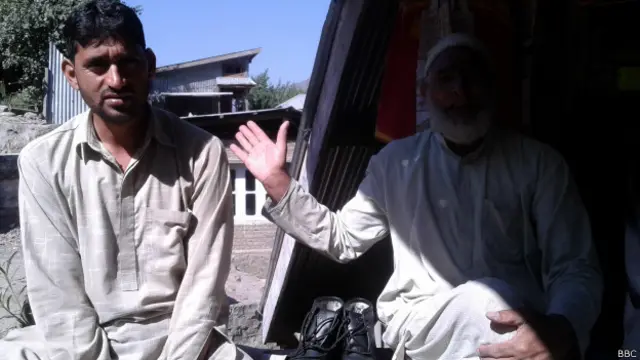 کئی دن تک منیر کے والد کی لاش نہیں ملی، پولیس اور رضاکاروں کی مدد سے انھیں اپنے والد کا جوتا ملا جو اس کے والد کی واحد یادگار کے طور پر موجود ہے