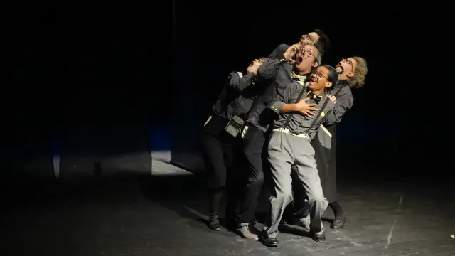 Kisah yang bisa terkait dengan peristiwa 1965 Indonesia, atau penyatuan Jerman