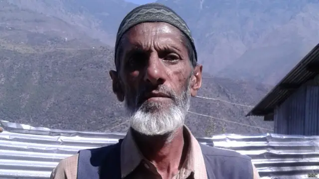 عشم کے رہنے والے نذیر احمد عباسی کہتے ہیں: ’میرا جوان بیٹا مرا۔ اس کے دو بچے بھی تھے۔ حکومت نے مکان کے لیے پیسہ دیا لیکن لڑکے کی موت کا معاوضہ نہیں دیا‘