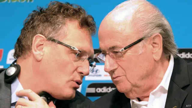 Tổng thư ký Jerome Valcke (trái), một trong ba lãnh đạo cao cấp hàng đầu của Fifa, cũng đang kháng cáo lệnh cấm.