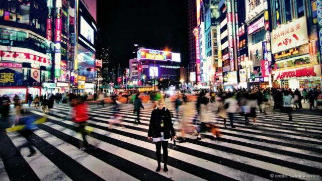 站在世界上最繁忙的十字路口之一(圖片來源:Sabrina Iovino)