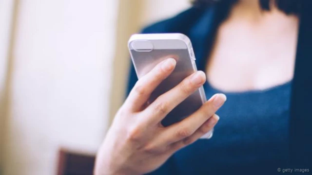 मोबाइल फ़ोन से भुगतान