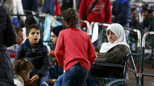 خط میں ڈبلن سسٹم کو ختم کرنے کا مطالبہ کیا گيا ہے جس کے تحت پناہ گزین کو اسی ملک میں پناہ لینی ہوتی ہے جہاں سے وہ یورپ میں داخل ہوا تھا