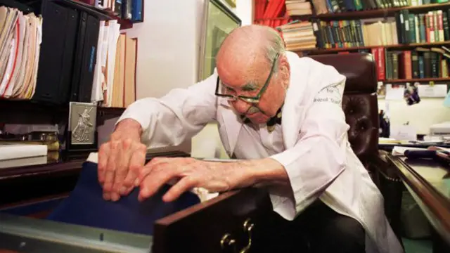 Dr F William Sunderman