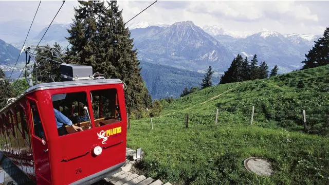 Orang tua siswa yang menolak bersalaman akan didenda Rp70 juta.