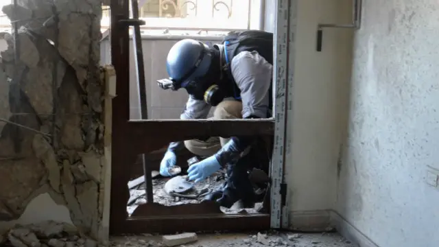 Inspectores de la ONU verifican el uso de armas químicas en Siria.