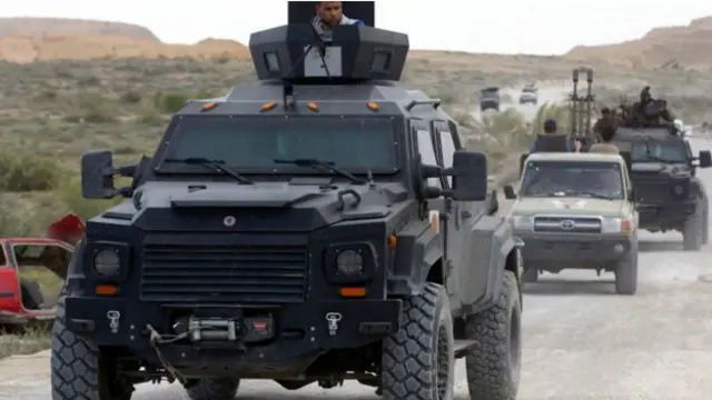 Kelompok milisi Libia membuat pemerintahan yang aktif dan diakui dunia internasional melarikan diri ke Tobruk di selatan.