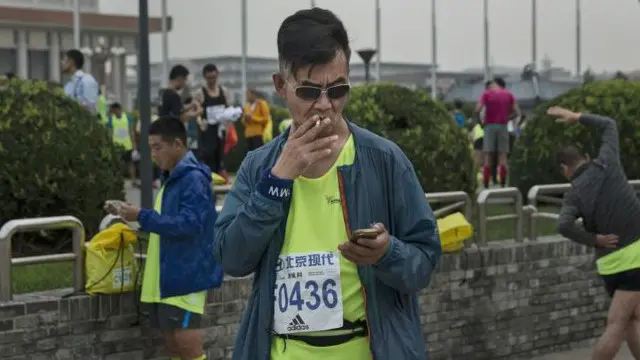 سگریٹ نوشی کا رجحان جاری رہنے سے شرحِ اموات میں اضافہ ہو سکتا ہے: تحقیق