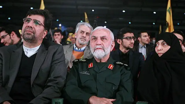 همدانی در کنار رکن آبادی، سفیر سابق ایران در لبنان و از ناپدیدشدگان حادثه مکه - اتحادیه اروپا همدانی را به اتهام نقض فاحش حقوق مردم ایران تحریم کرده بود