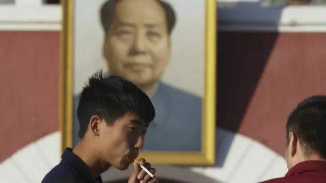 Seperti di Indonesia, setelah makan, kebanyakan lelaki di Cina langsung merokok.