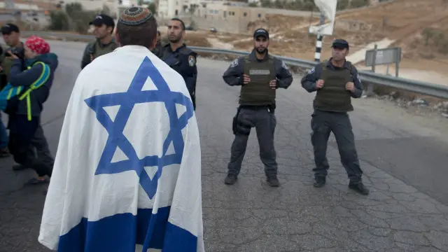 شهدت الأيام الأخيرة توترا ومواجهات عنيفة بين الإسرائيليين والفلسطينيين في إسرائيل والضفة الغربية المحتلة.