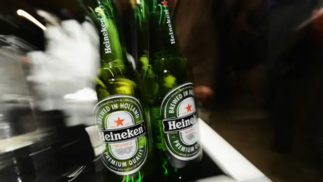 虽然没有确切的数字，但是曾有消息提到邦德在《大破天幕杀机》中喝的那口喜力啤酒广告植入费用达4500万美元