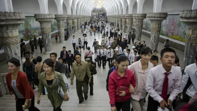 Pemandangan stasiun kereta di Pyongyang.