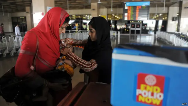 ڈاکٹر صفدر مئی 2016 تک پاکستان پر سے کسی سفری پابندیاں ختم ہونے کے لیے پرامید ہیں