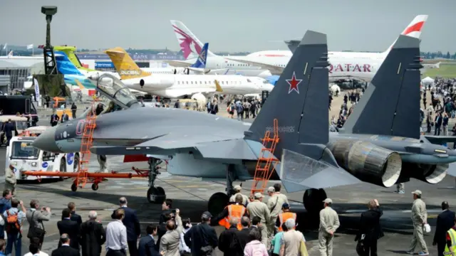 Sukhoi -35 tại hội chợ hàng không Pháp