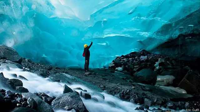 Внутри ледника Мелденхолл 