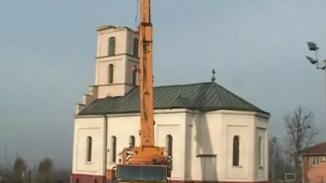 گاؤں والے نئے چرچ کی تعمیر کے خلاف نہیں ہیں لیکن اُن کا موقف ہے کہ پہلے پرانے چرچ کو محفوظ کیا جائے