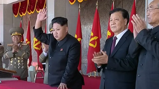 金正恩在阅兵现场
