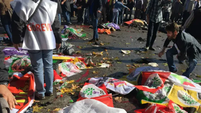 BBC Türkçe müxbiri Sinan Onuş bildirib ki, mitinqin başlamasına çox az qalmış iki böyük partlayış baş verib