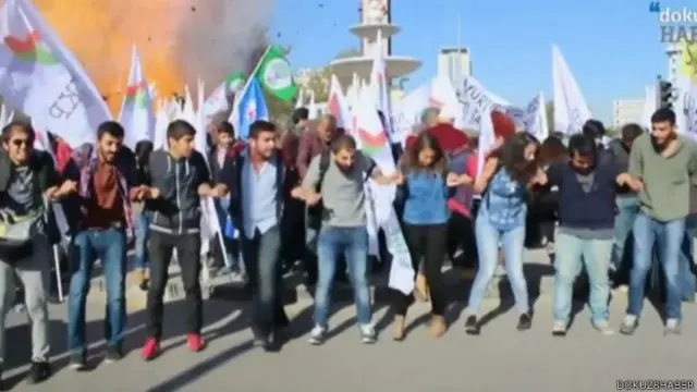 ویڈیو میں پہلا دھماکہ ہونے کے مناظر دیکھے جا سکتے ہیں