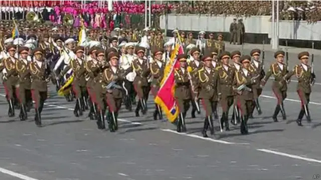 پیونگ ینگ میں بی بی سی کے نامہ نگار کا کہنا ہے کہ اس پریڈ کا مقصد یہ پیغام دینا ہے کہ یہاں متحد فوج موجود ہے