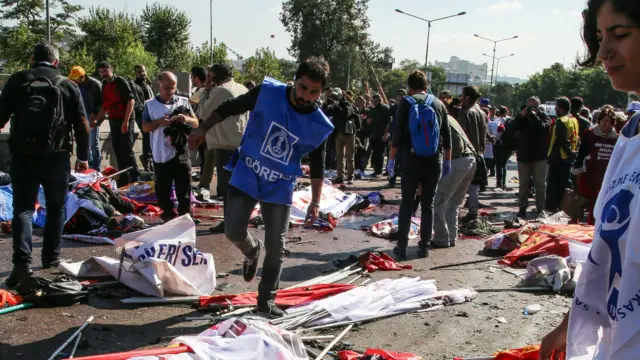 سنیچر کو ’امن اور جمہوریت‘ نام کی اس ریلی کی کال دینے والوں میں کرد نواز جماعت ایچ ڈی پی بھی شامل تھی۔ ریلی مقامی وقت کے مطابق دوپہر 12 بجے شروع ہونا تھی۔