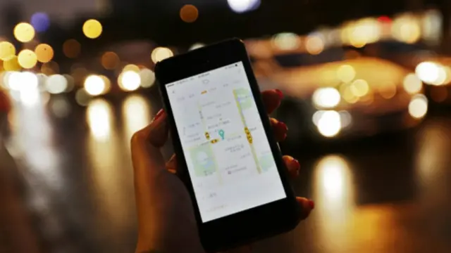 网络租车在中国发展迅速,对传统出租车行业造成冲击。