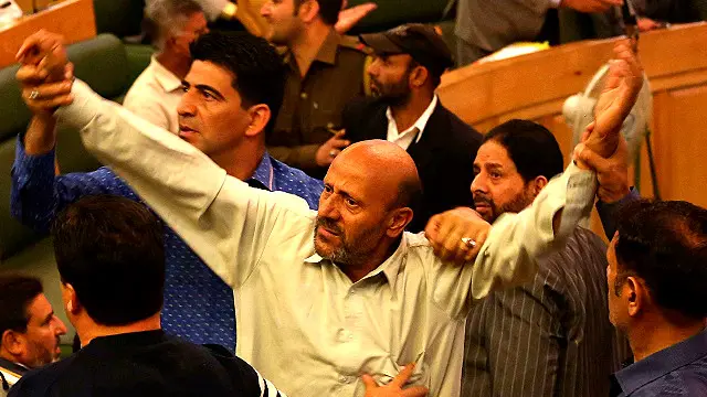 ’بیف پارٹی‘ کے اگلے ہی دن بی جے پی کے اراکین ِ اسمبلی نے انجینیئر رشید پر ایوان میں ہی حملہ کر دیا تھا