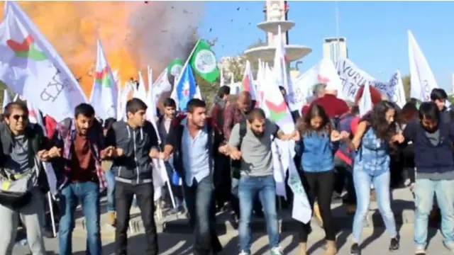  Justo después de las 10:00, se produjo una explosión de gran alcance, seguido rápidamente por otra explosión fuera de la estación de tren de la ciudad.