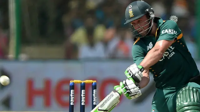 ابراہم ڈی ویلیئرز موہت شرما کی گیند پر کیچ ہوئے