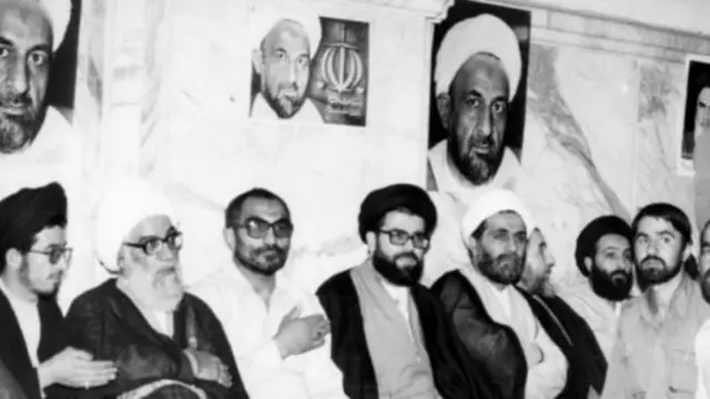 هفت شهریور ١٣۶٢، حسن موسوی تبریزی، دادستان کل انقلاب در مصاحبه‌ای گفت: "بهائیان جاسوسی می‌کنند برای دیگران و تحریک و اخلال در بعضی کارها می‌کنند... من امروز اعلام می‌کنم که به خاطر این خرابکاری‌ها و خلافکاری‌ها که در تشکیلات بهائی انجام می‌شود این تشکیلات از نظر دادستانی انقلاب در جمهوری اسلامی محارب و توطئه‌گر شناخته می‌شود و فعالیت به نفع آن‌ها به هر طریقی باشد ممنوع است."/ موسوی تبریزی نشسته بین ناطق نوری و اسدالله لاجوردی