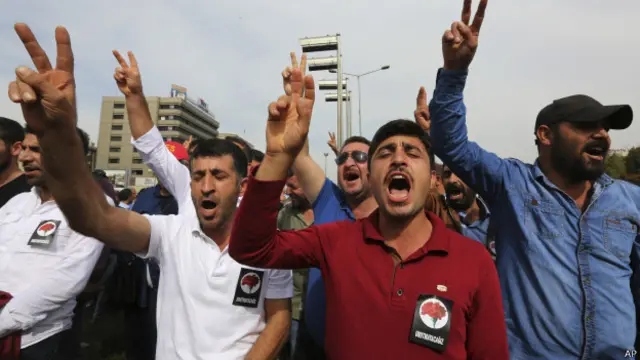 तुर्की में रैली में धमाकों का विरोध