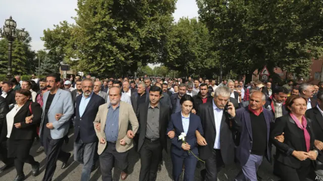 तुर्की में रैली में धमाकों का विरोध