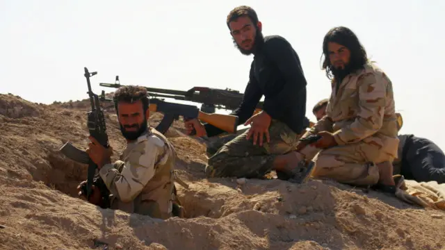 نیروهای شورشی در حما خود را برای پیشروی دولت آماده می کنند