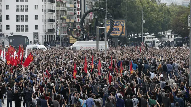 Menurut HDP, jumlah sebenarnya korban yang tewas pada hari Sabtu paling sedikit 128 jiwa.