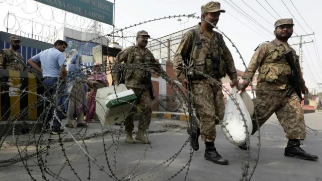 پاکستان کے صوبہ پنجاب میں قومی اسمبلی کی دو اور صوبائی اسمبلی کی ایک نشست پر ضمنی انتخابات کے تحت اتوار کو پولنگ کا عمل دن بھر جاری رہا تاہم پولنگ سٹیشنز پر موجود بعض پریزائڈنگ افسران کا کہنا تھا کہ ووٹرز کا ٹرن آؤٹ توقع سے کافی کم رہا۔