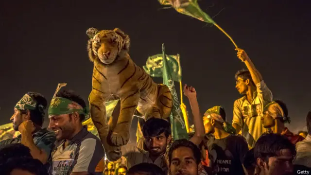 اب عمران خان کو دھرنوں کی سیاست ترک کے ملک کی تعمیر و ترقی کے لیے کردار ادا کرنا چاہیے: ایاز صادق