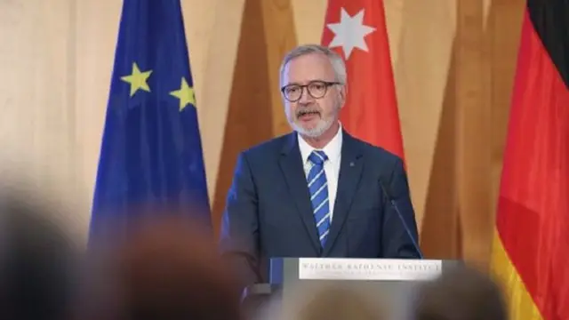 قال فيرنر هوير إنه يشعر "بخيبة أمل شديدة" من شركة فولكس فاغن