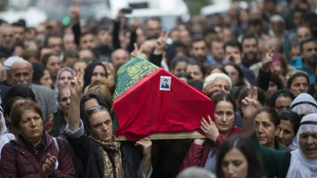 سنیچر کو ریلی کا اہتمام کرنے والی کُرد نواز جماعت ’ایچ ڈی پی‘ کا دعویٰ ہے کہ دھماکوں میں 128 افراد ہلاک ہوئے ہیں جبکہ دیگر ذرائع سے ابھی تک 95 افراد کے مارے جانے کی تصدیق ہوئی ہے۔