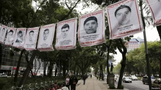 Mereka menghilang dari kota terdekat dari Iguala pada sebuah malam, 26 September 2014 setelah terjadi bentrokan antara polisi dan mahasiswa yang menyebabkan enam orang tewas.