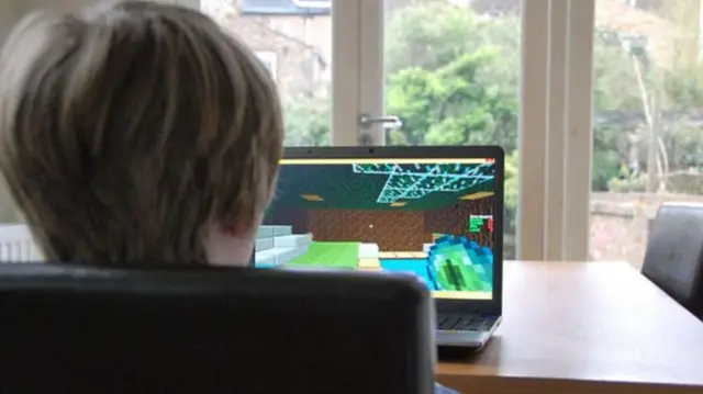 Делу время, потехе час: соцсети не так влияют на успеваемость, как видеоигры