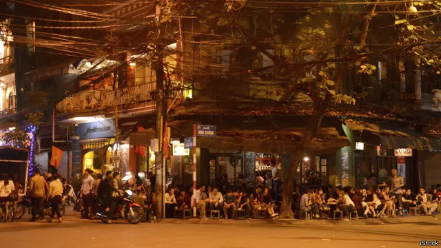 Phố Nhà Chung, Hà Nội vào buổi tối