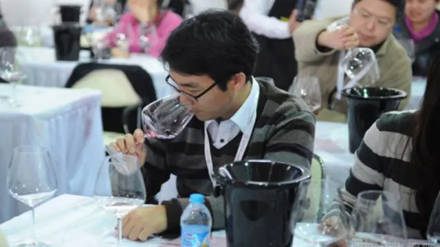 葡萄酒收藏之風甚行(圖片來源:Peter Parks/AFP/Getty Images)