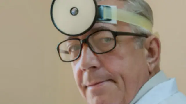 Otorrinolaringólogo