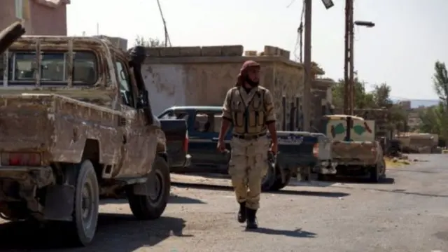 يستعد مقاتلو الجيش السوري الحر لتكثيف الضربات من جانب القوات الروسية.