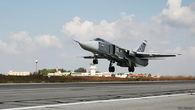 Су-24М взлетает с авиабазы "Хмеймим" в Сирии